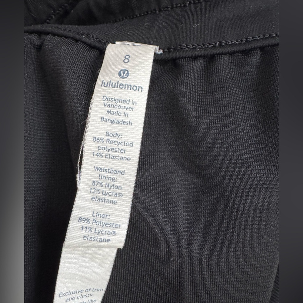 Lululemon Tracker Short V 4"
Hinshu Alpine White Multi - Picture 8 of 8